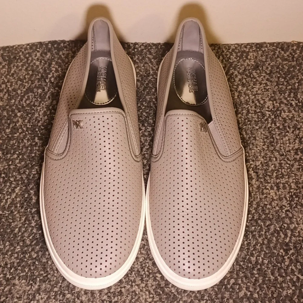 Michael kors Keaton size 7. 5 women's gray leather loafers